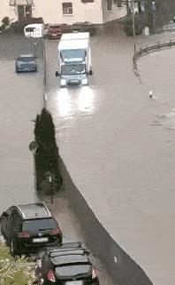 塞进去容易拔出来难,妹子着急死了哈哈哈哈哈哈！真的尴尬啊