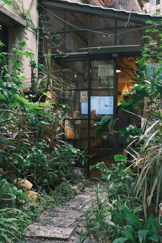 佛山70后老板打造300平书店弧形落地窗美翻了