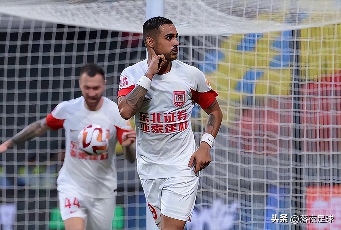 又送别人嘉年华！泰山水货5场轰7球，已成别人锋线王者！