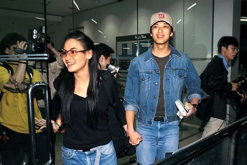 王菲和谢霆锋最真实感情最新消息,谢霆锋王菲机场牵手说明了什么