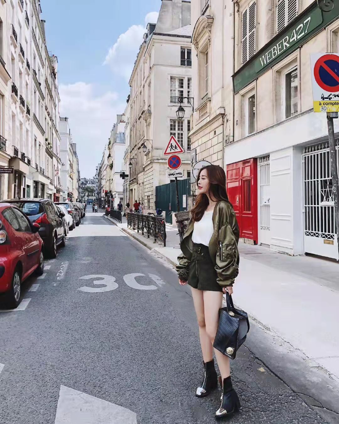 春季飞行服搭配什么裤子,比较火的飞行服款式