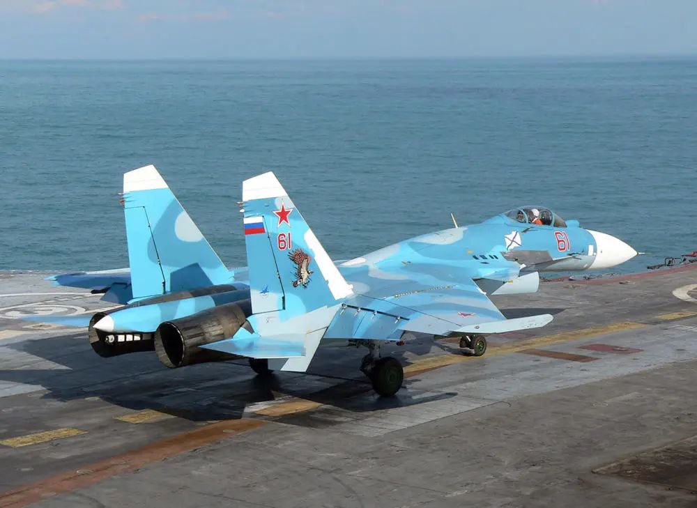 歼15舰载机滑跃起飞性能参数,歼15舰载机在世界排名第几