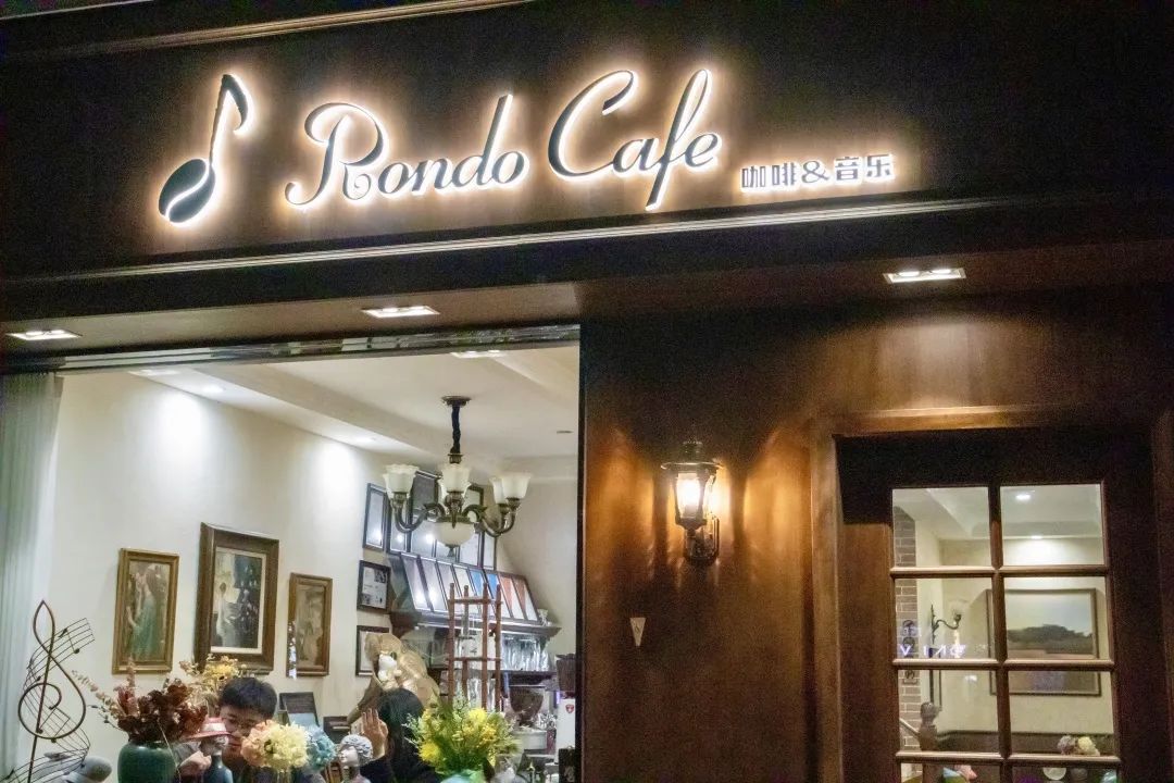 在这座充满松弛感的城市里，喝了两天咖啡