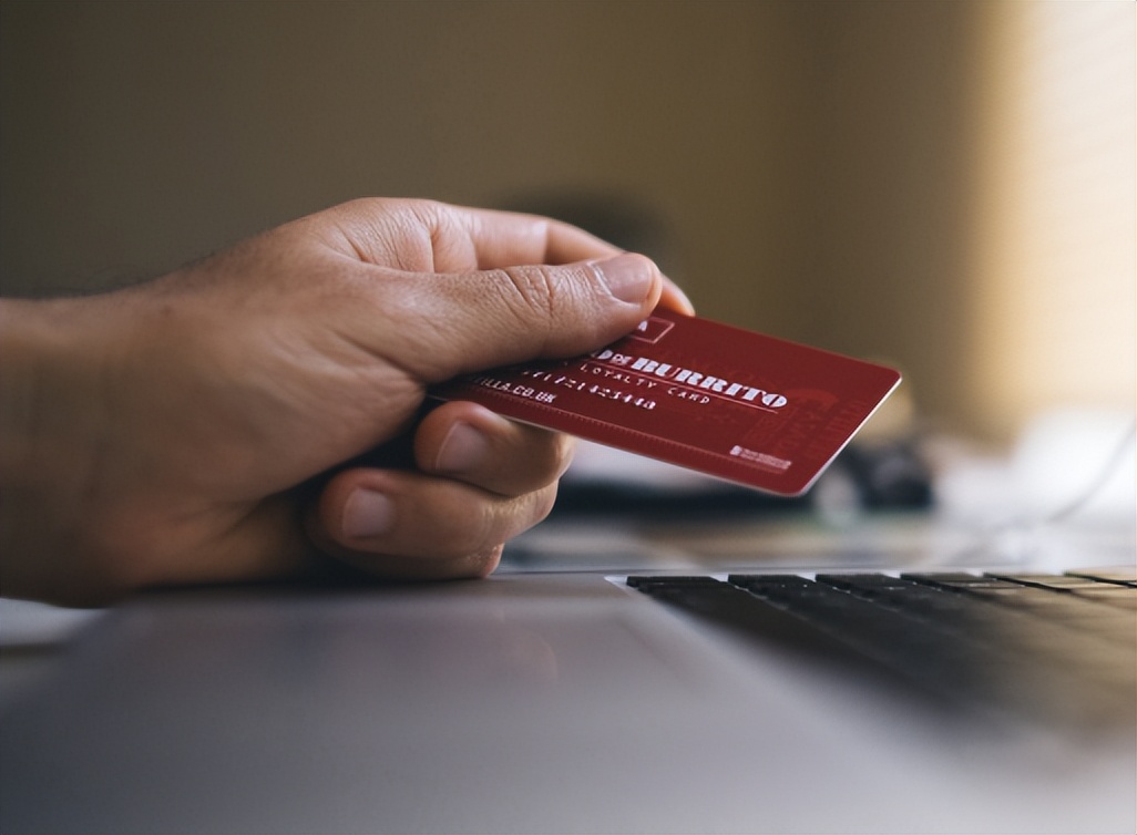 微财旗下黑卡小贷更换法定代表人，李玲卸任