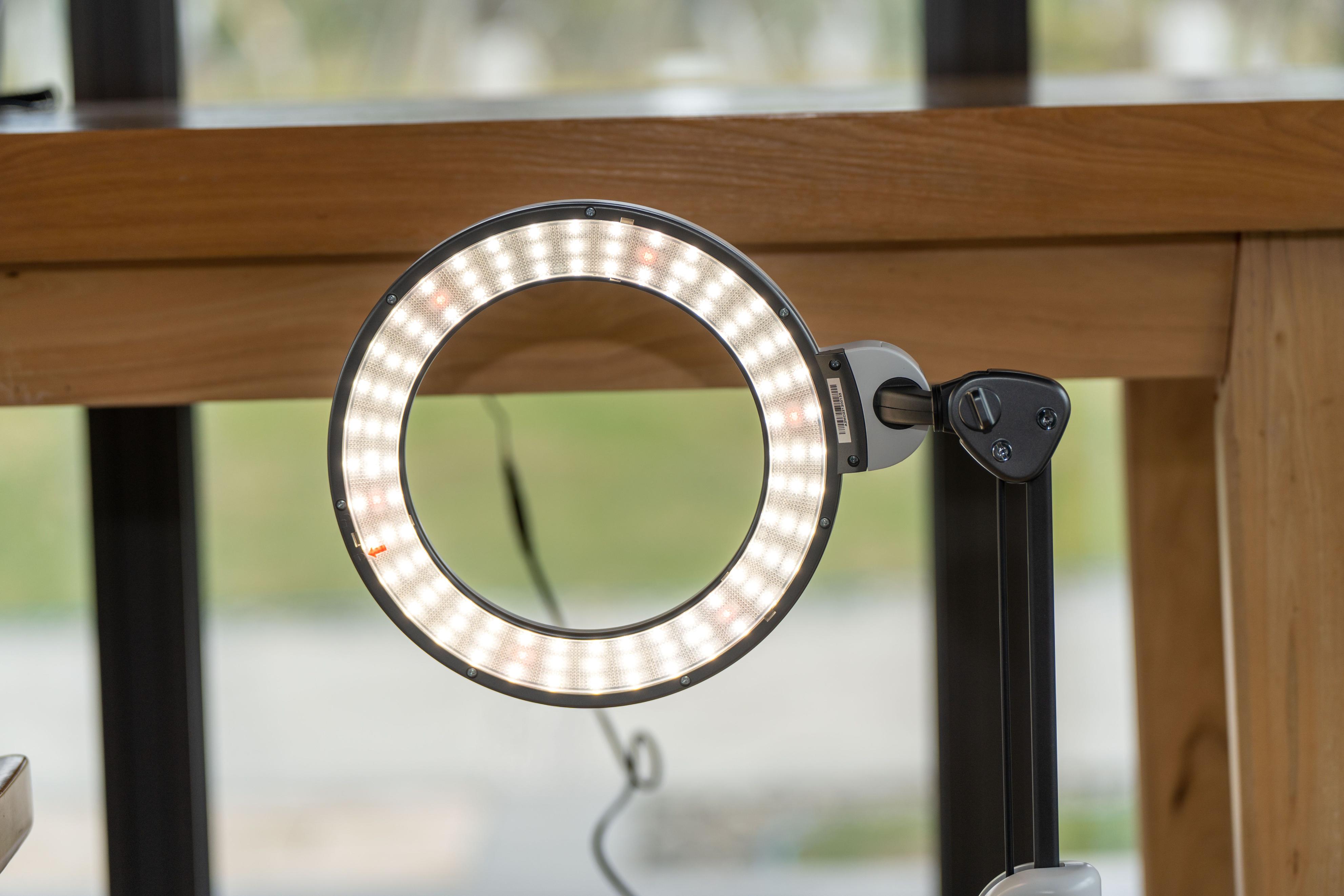 智商税还是护眼专家？爱德华医生天使之光2儿童学习润眼灯测评