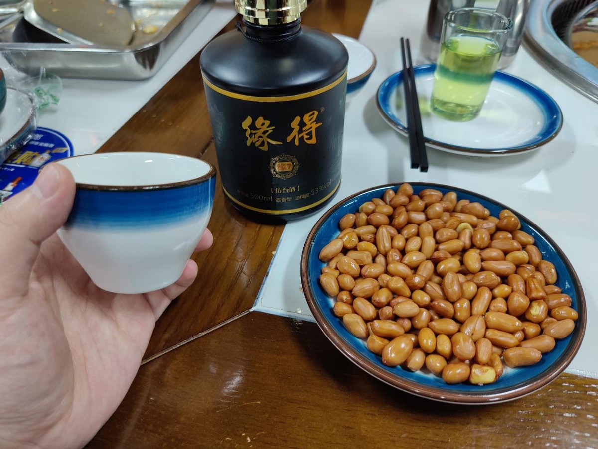 1斤纯粮酒酿造成本只要5元钱？四川65岁酿酒师“捅破”白酒*局骗**