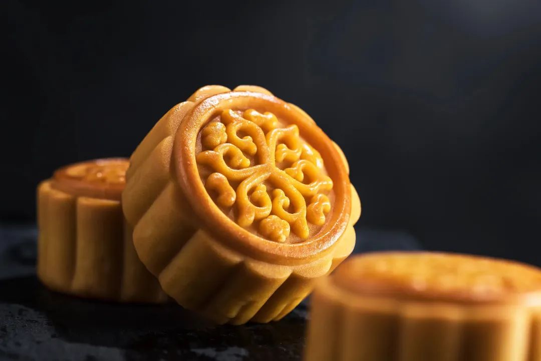 中秋节吃月饼还有什么习俗吗,中秋节是不是有吃月饼的习俗