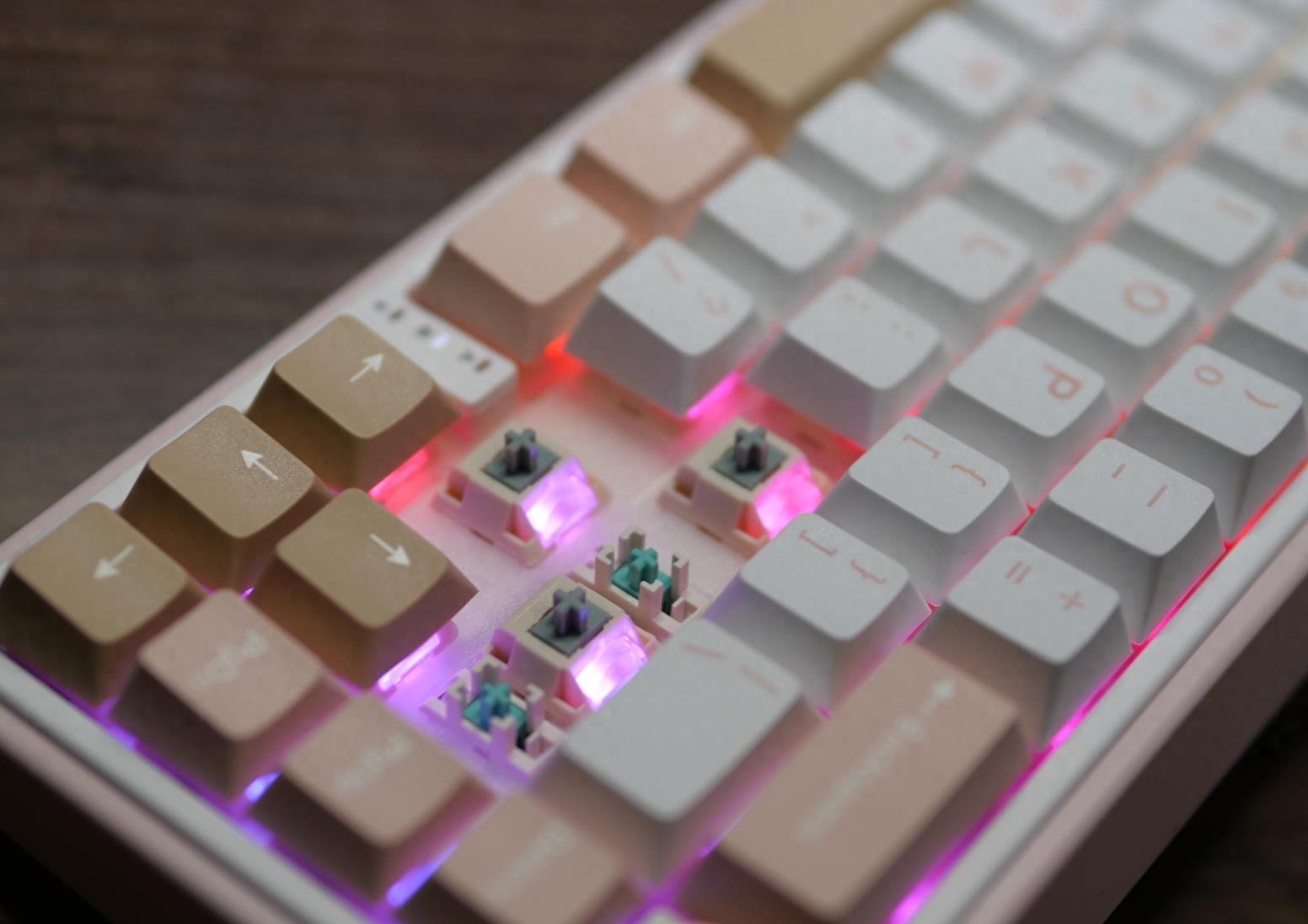 终于开始卷小配列了，好看好用还要好听，RK65机械键盘拆解评测