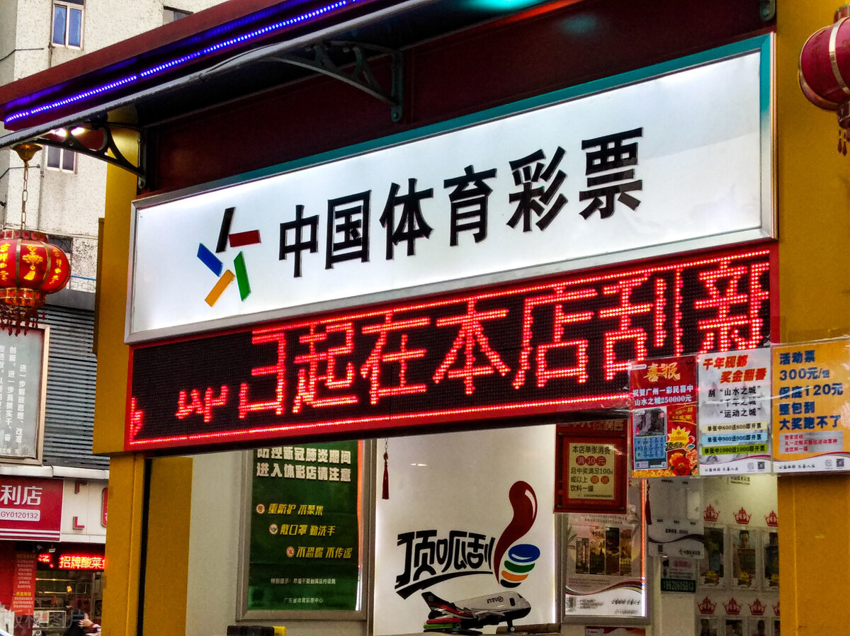 足球吸引人是怎么回事,足球为什么那么吸引人