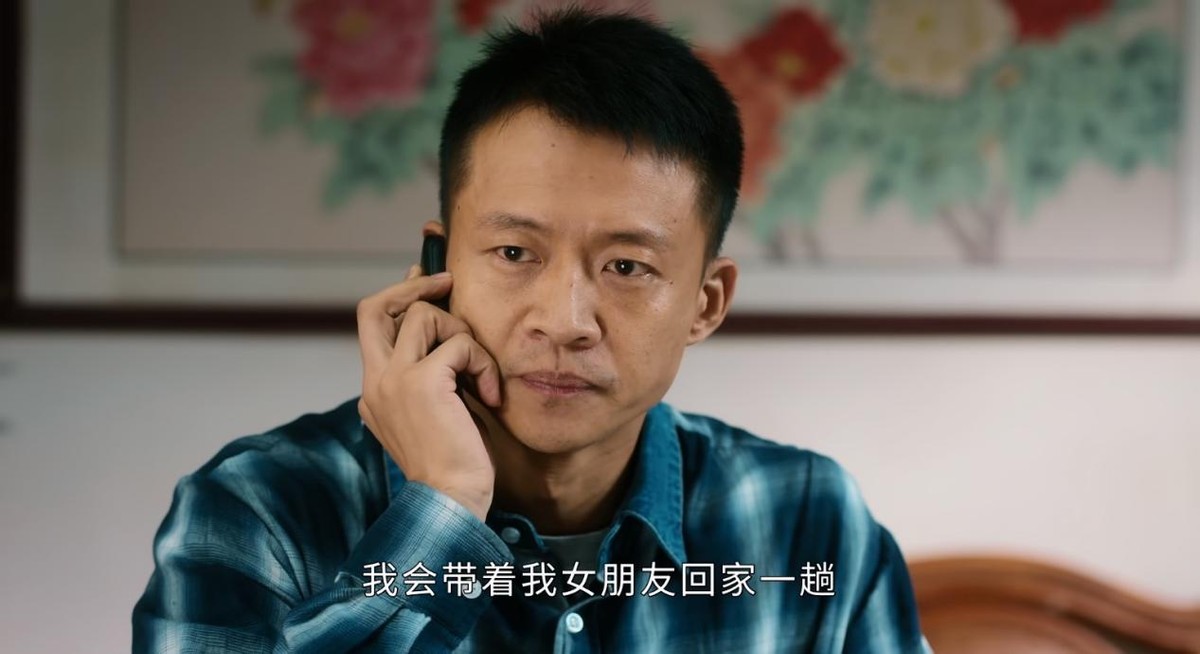 用假发遮住额头就是少男？37岁唐曾演大学生，满脸褶子太辣目