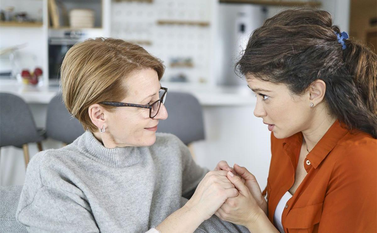 人老了只有儿孙陪伴才是福,人老了儿女在身边才是最重要的