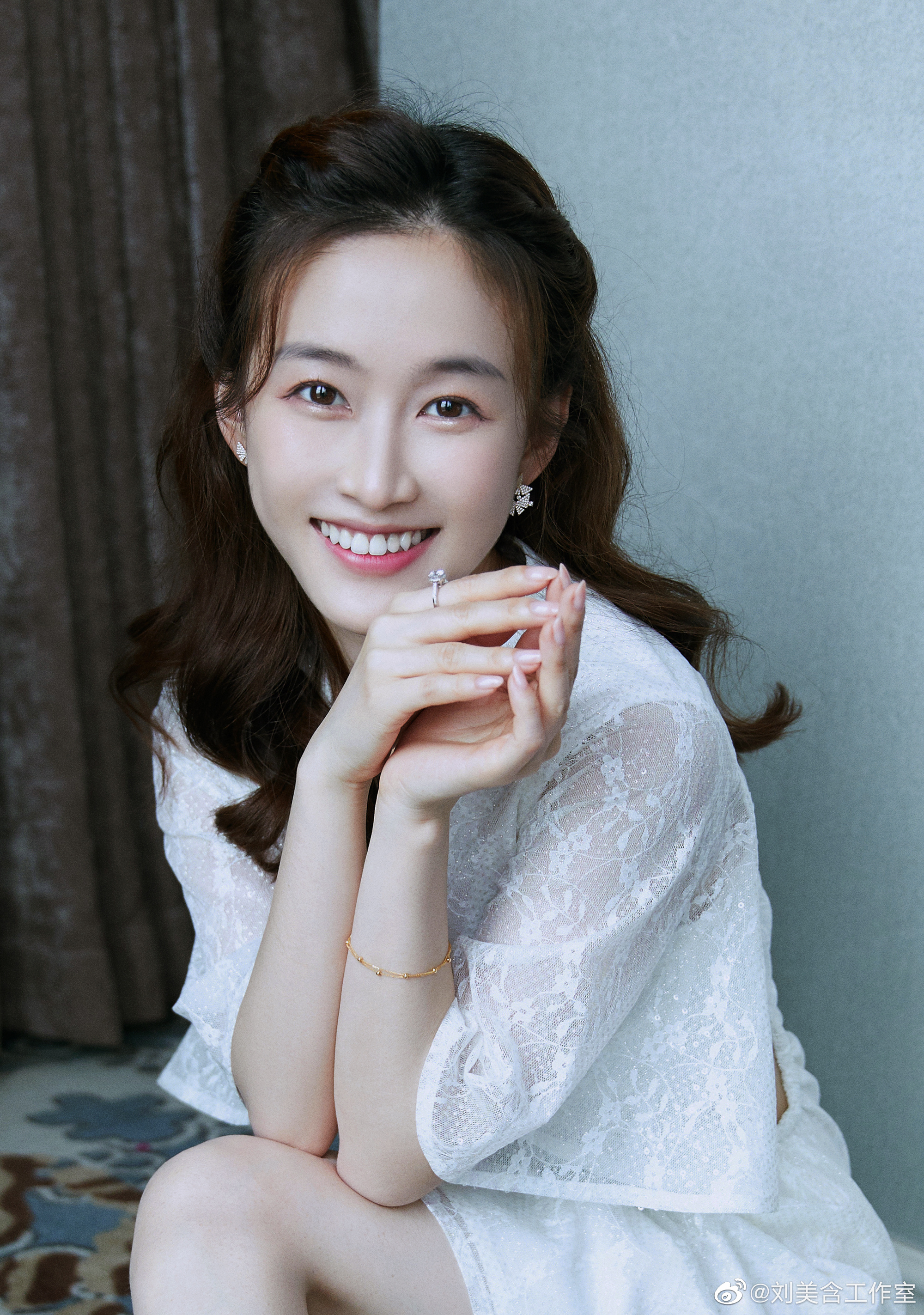 镜双城电视剧刘美含有感情戏吗,刘美含在镜双城什么时候出场