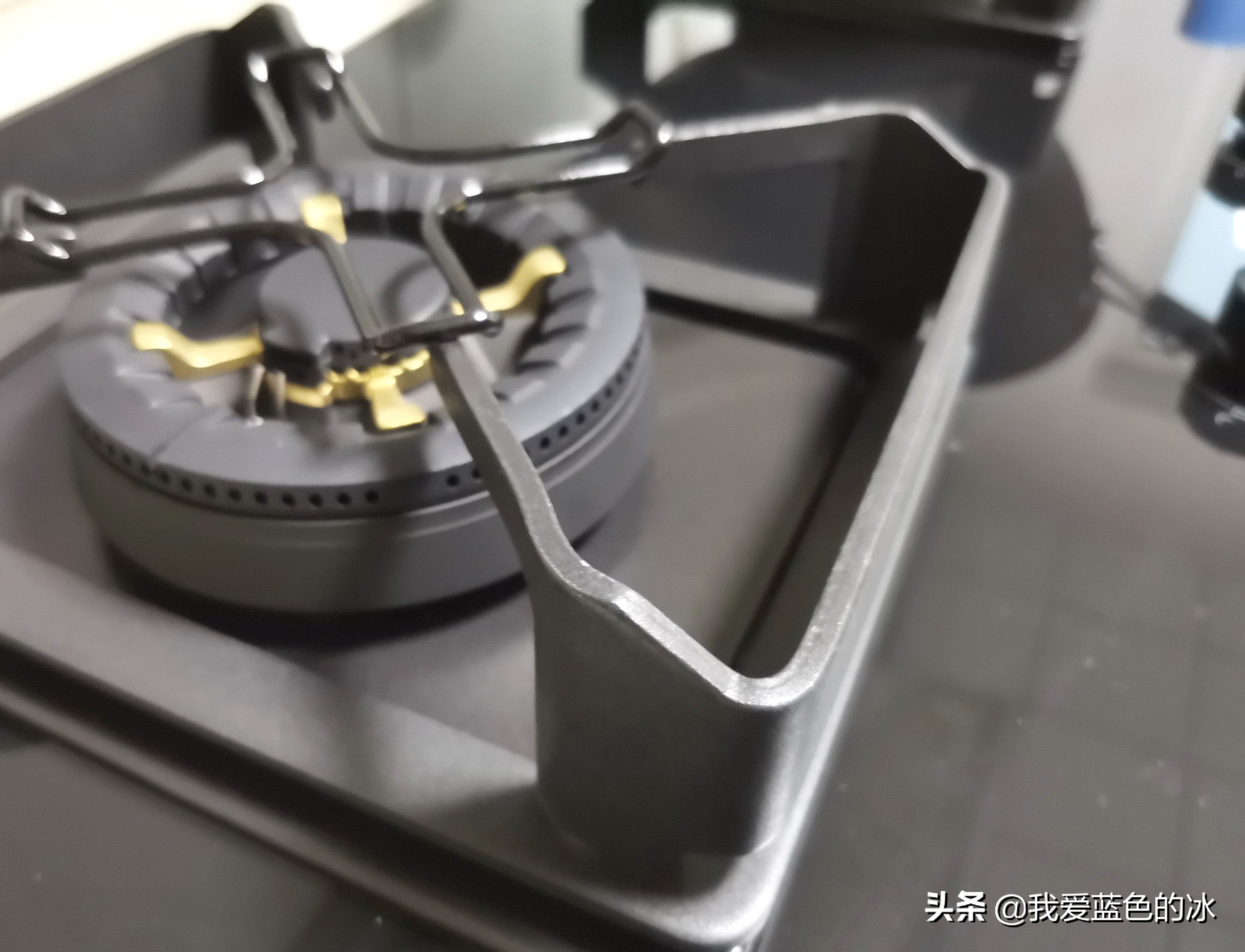 如果燃气灶怎么调都是红火怎么办,家里燃气灶突然火小怎么办