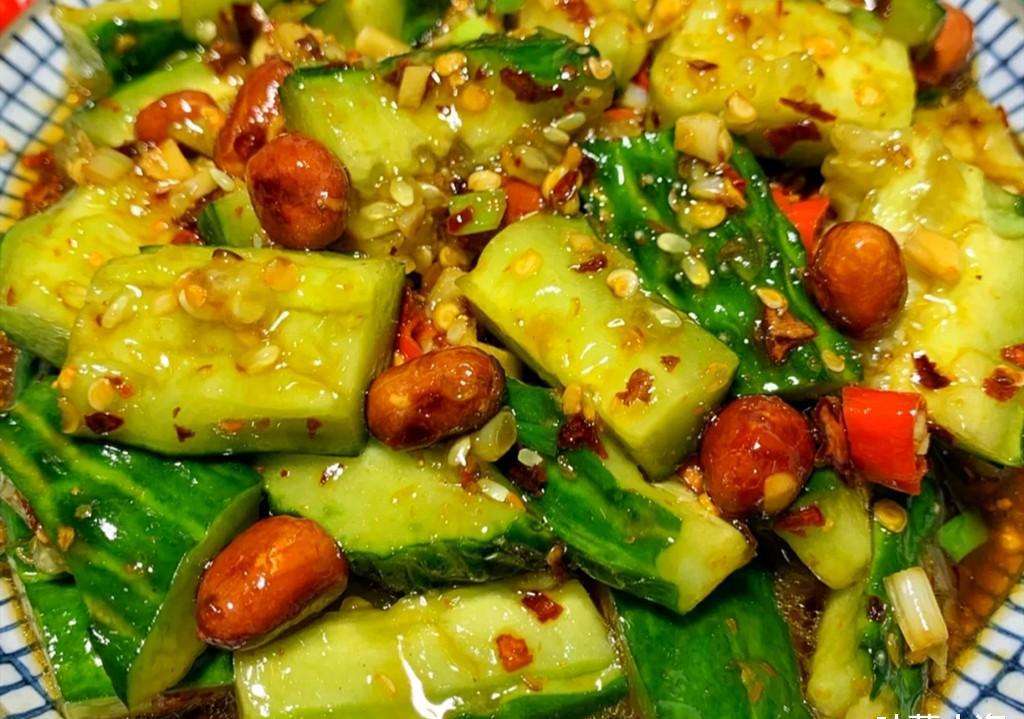 经常出汗的人要吃什么,经常出汗吃什么食物比较好