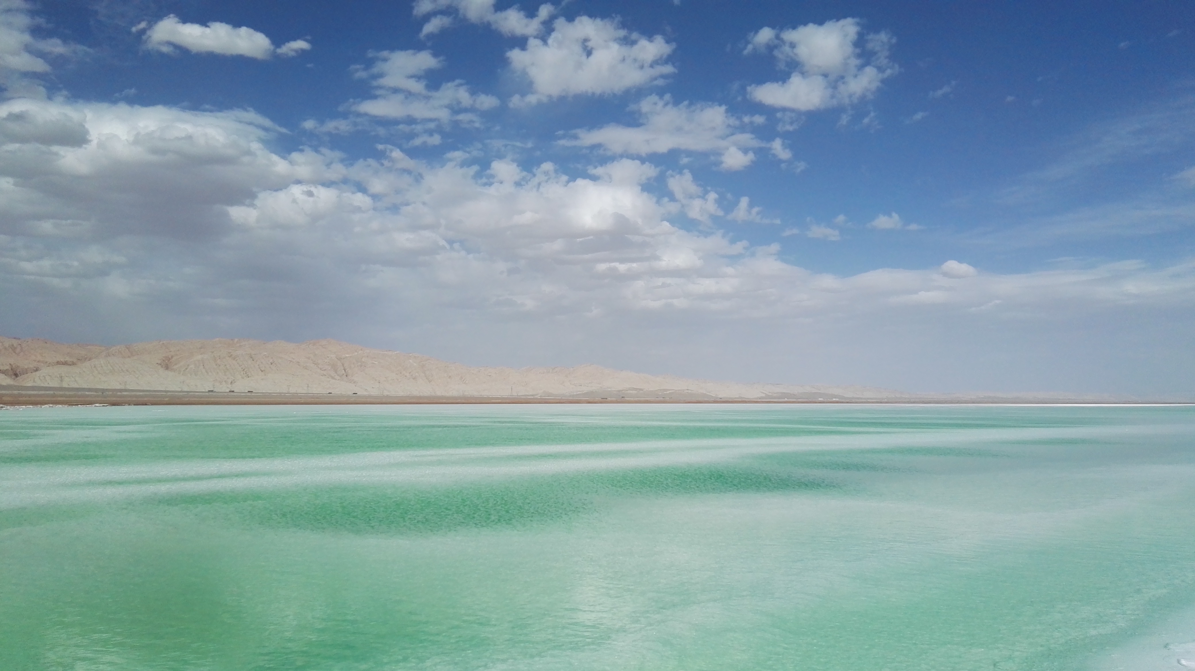 青藏高原青海西部翡翠湖一日游,自驾青海茫崖翡翠湖入新疆路线