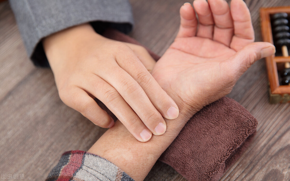 月经前肚子疼有褐色血,月经前肚子跟来月经一样痛