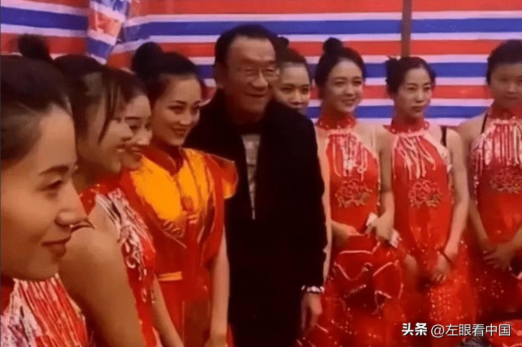 侯耀华和各大明星合影,侯耀华戴金表