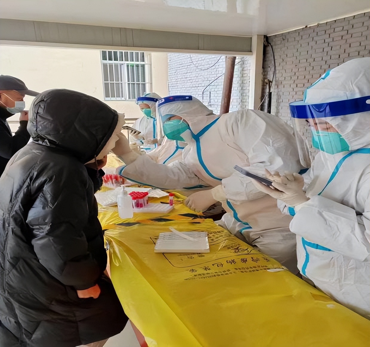 小学生学习抗疫先锋事迹感受100字,社区抗疫优秀个人事迹1000字通用