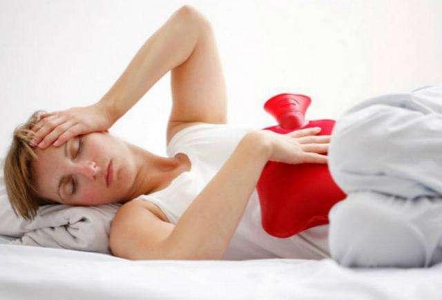 女生来月经流出的血块是什么,来例假流出一大坨血块