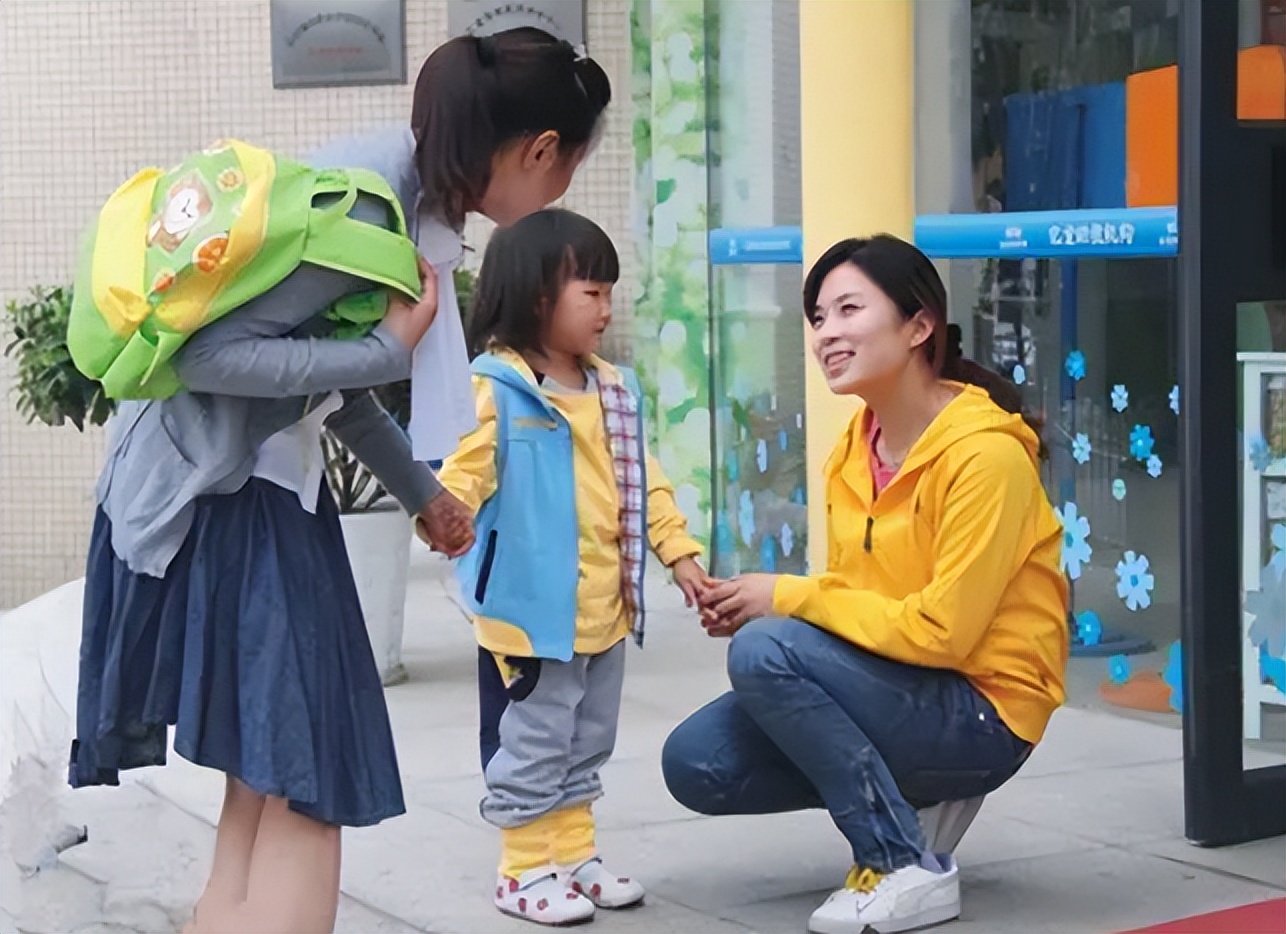 名牌变山寨?同班学生因撞衫拿错衣服,宝妈讨要,对方却倒打一耙