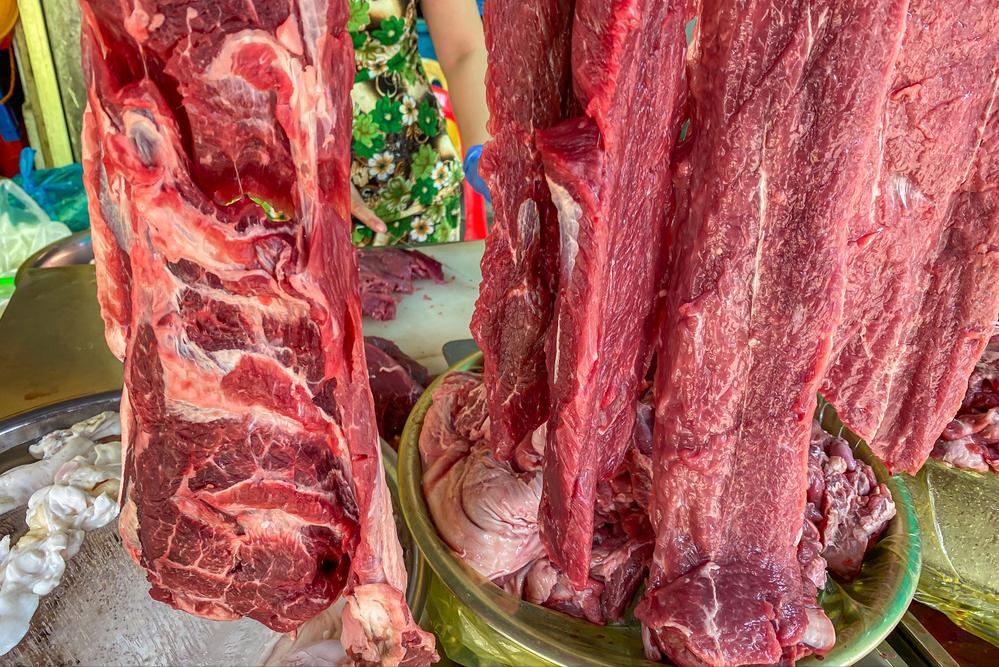 买牛肉颜色是粉色的还是深红色,买牛肉注意事项和方法