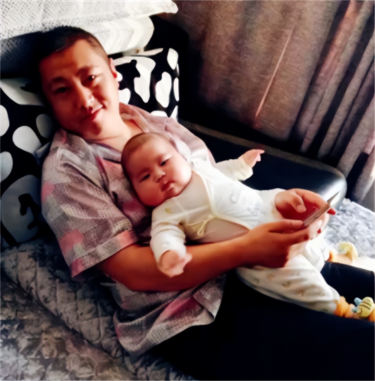 17年夫妻做4次试管终得子,2年后儿子却患癌,无奈将病母*养送**老院