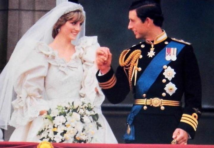 查尔斯怀念菲利普亲王,英国国王查尔斯悼念父亲