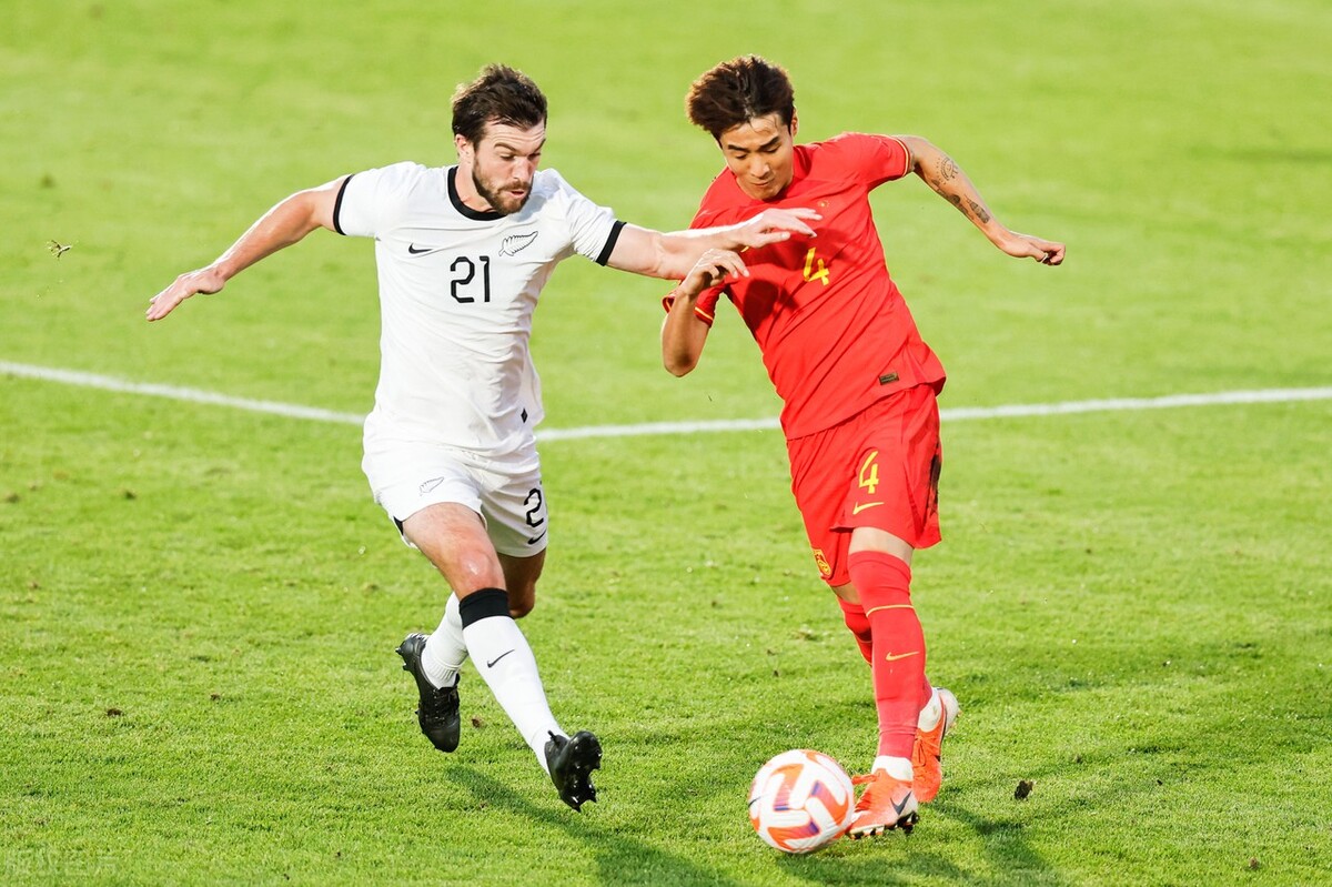 国足友谊赛0:0平新西兰,中国男足2-1泰国武磊三次错失单刀