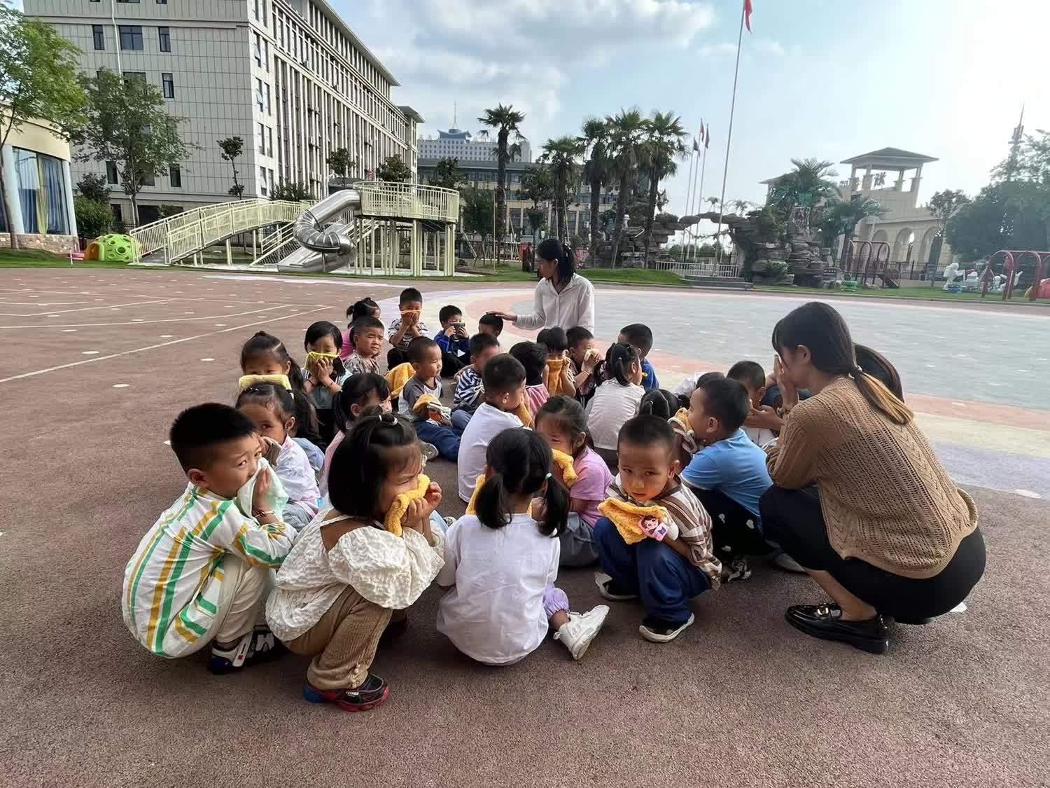 幼儿园消防人员消防培训演练,防溺水消防演练