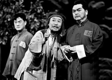 华子良装疯卖傻的目的,华子良白公馆装疯故事情节