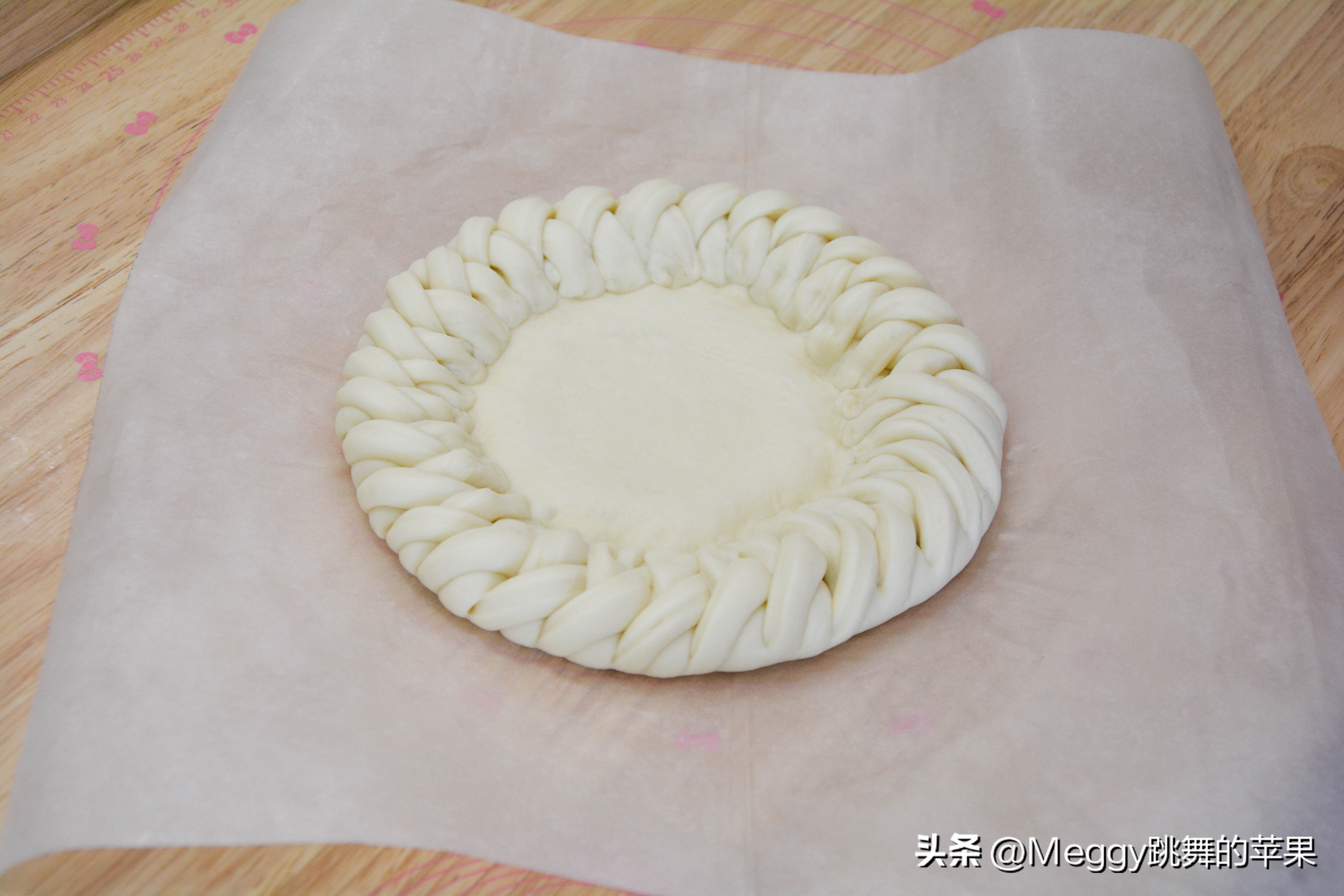 这个奶酪花环面包棒极了,颜值与美味并存,新年送礼可以有