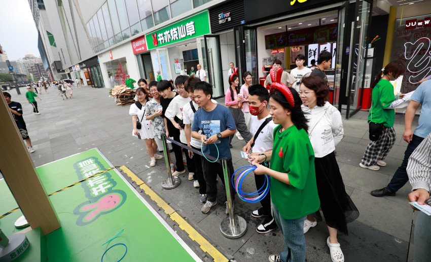 “奶茶搭子”相约过“六一”，书亦再引领茶饮新风尚