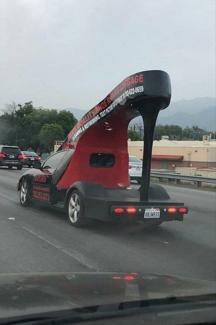 78个真实有趣的照片：山顶的足球场，老树与佛像，老司机脸部皮肤