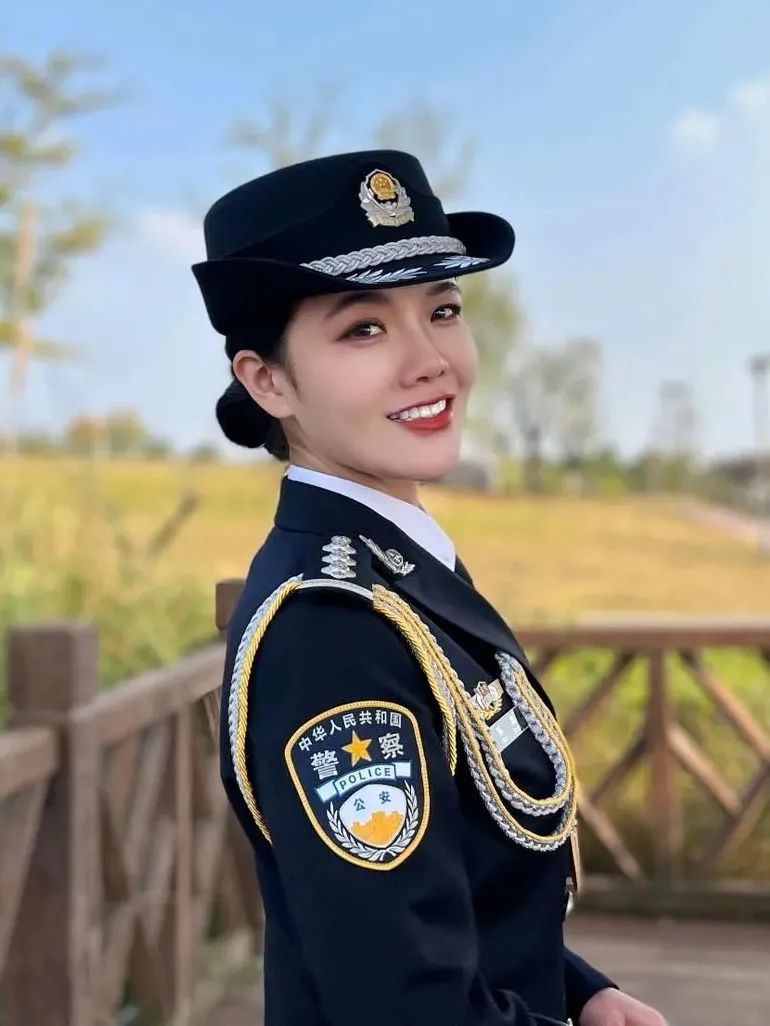 女警警服演变照片图片,最美警花警服图片