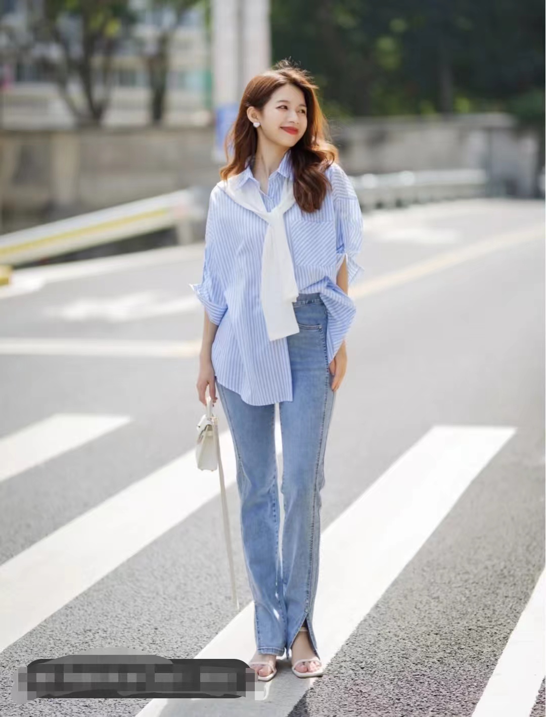 红色条纹衬衫配什么裤子,燕麦裤子搭配蓝白条纹衬衫好看吗