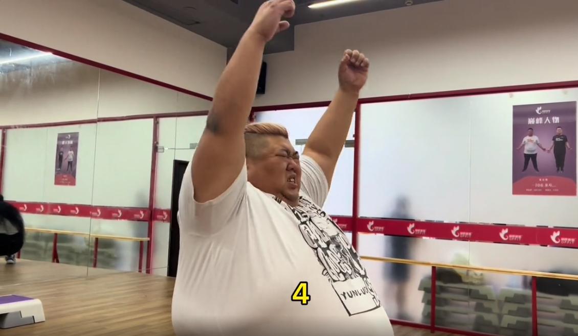 560斤胖猴仔减肥欢乐多，一周减17斤得神秘大奖，打开后本尊急了