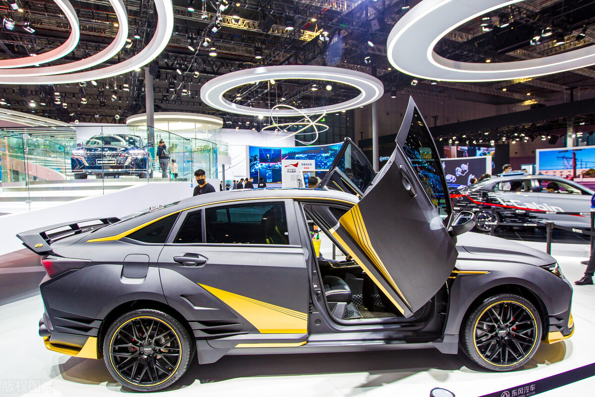 小型轿车从静止开始加速到100千米,百公里加速6.5秒有推背感嘛