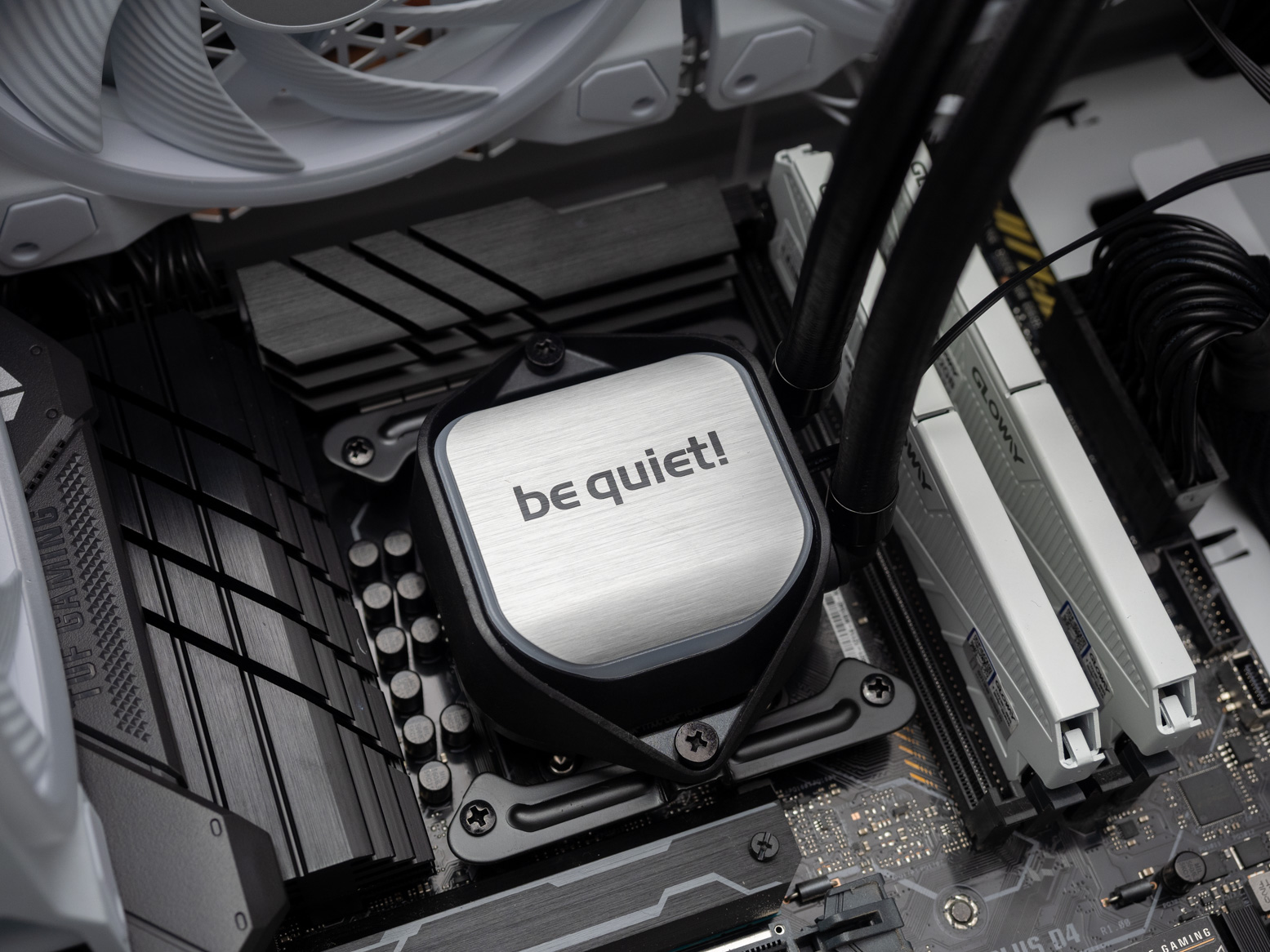 新机箱、新水冷、新风扇！来自bequiet！的白色主题