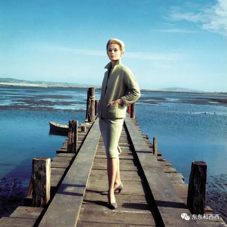 91岁养狮子走红毯拍奢侈品广告，这个优雅金发*物尤**太生猛了