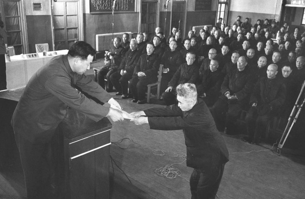 黄维被俘后视频,黄维被赦免后的生活