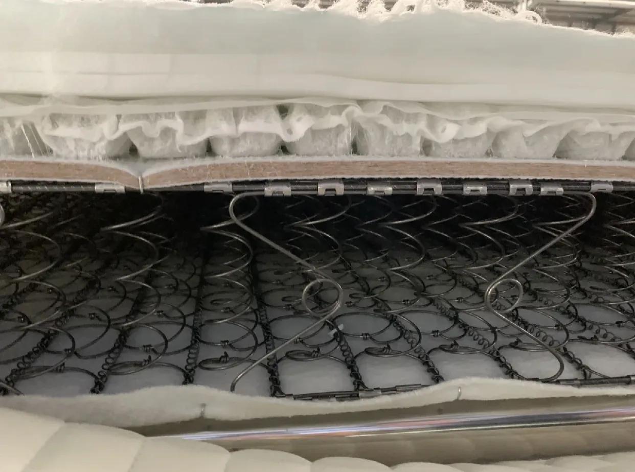 普通床垫和乳胶床垫哪个好,胶床垫和棕榈床垫到底哪个好