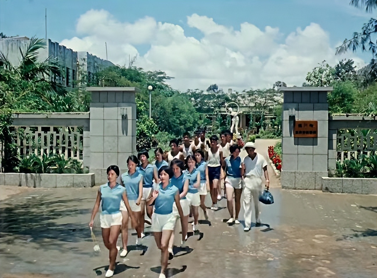 58年前的五好电影画面美歌好听女主角青春靓丽男主角人帅嗓音性感