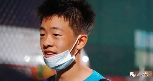 中国足球球员谁加盟巴萨,唯一踢进巴萨的中国人