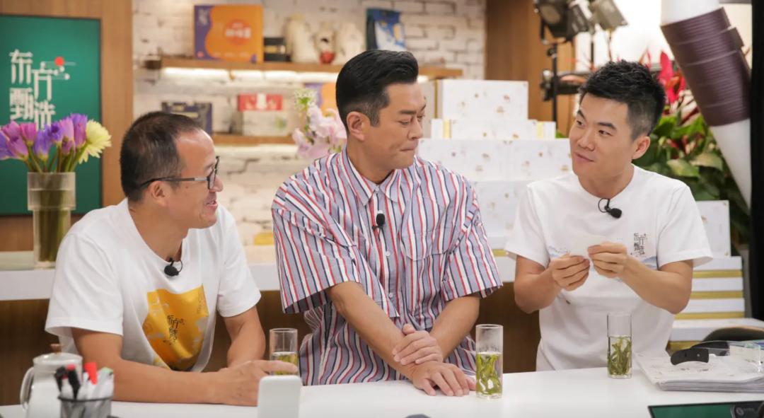 董宇辉7亿,董宇辉行走困难疑脚受伤