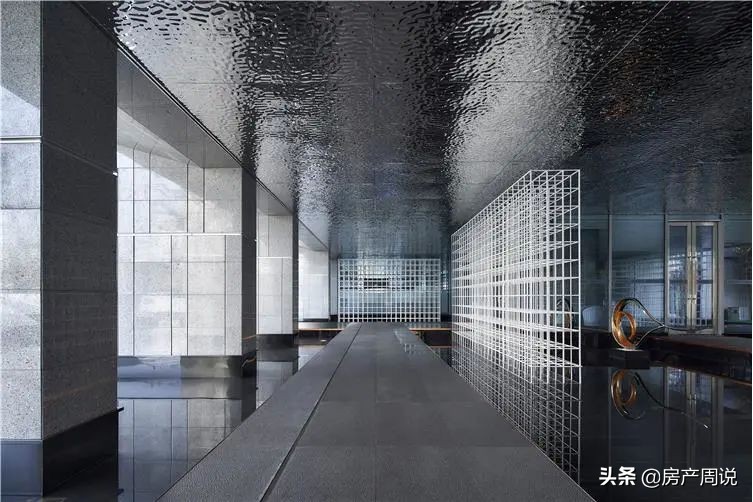 为什么有的小区一楼架空,为什么有些小区一楼是架空层