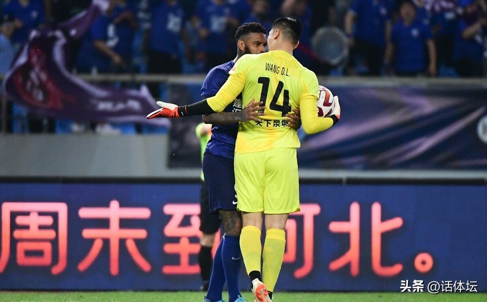 气愤又心酸！裁判无视泰山：2度致命改判，落寞中超贵族声嘶力竭