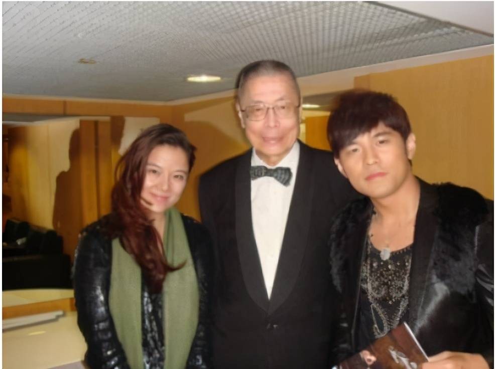 钢琴家刘诗昆：78岁娶女徒弟，81岁升级当爸爸，一家三口其乐融融