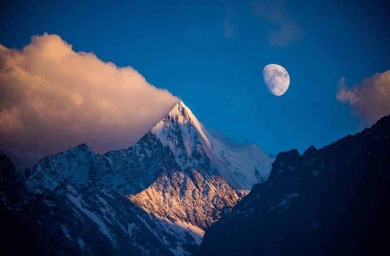 李白诗中描写月亮的诗句有什么,诗词文学中的月亮有多美