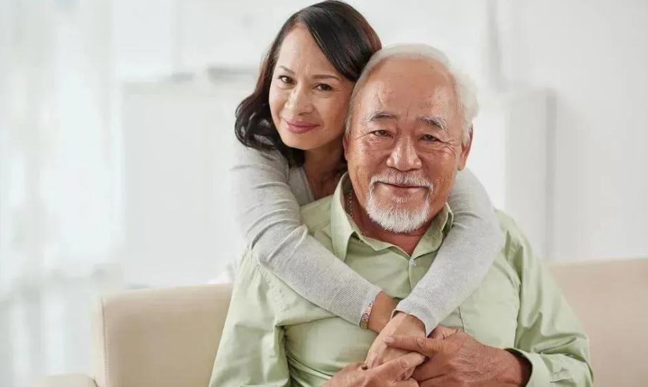 58岁大爷网恋奔现160万,浙江60岁大爷网恋8天被骗150万元