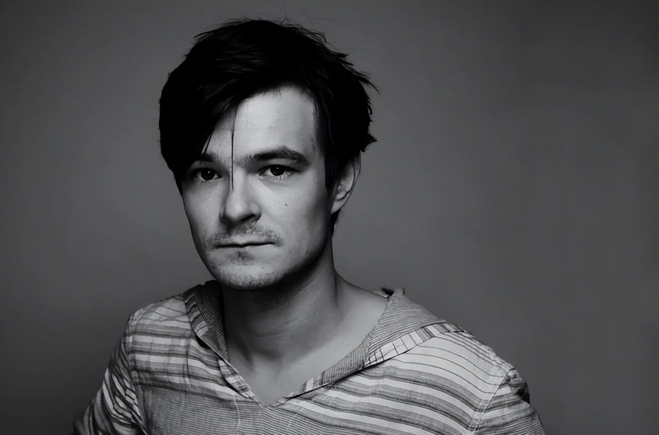 26年后，所有人听到了这位失语者的愤怒